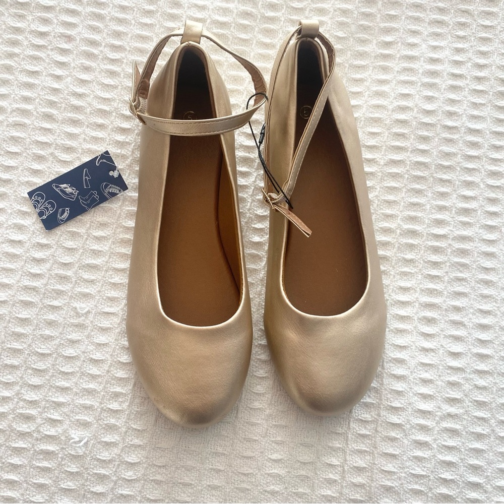 Girls size 5 gold ankle strap flats